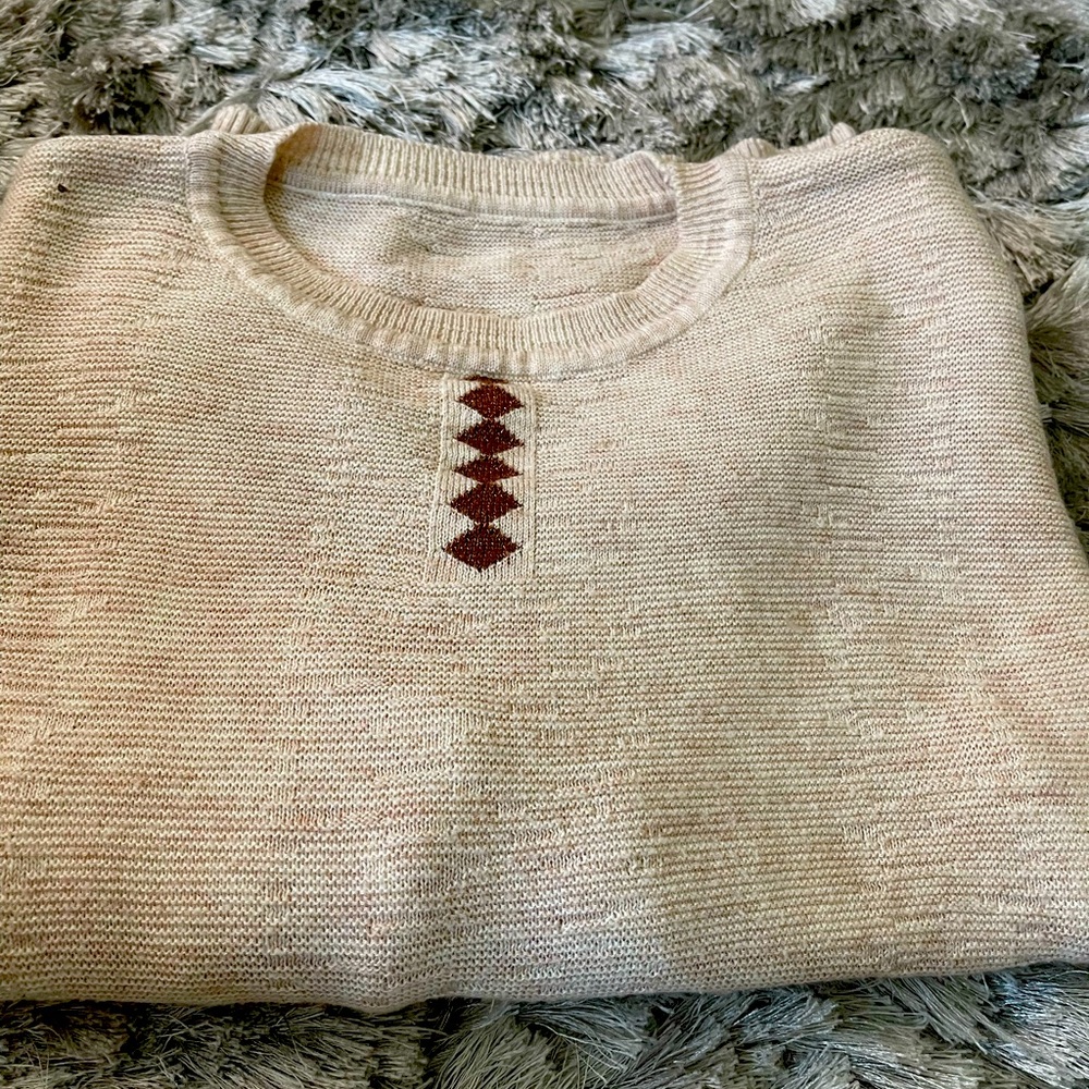 Cozy 90% Wool Sweater with Geometric Detail – Timeless & Toasty